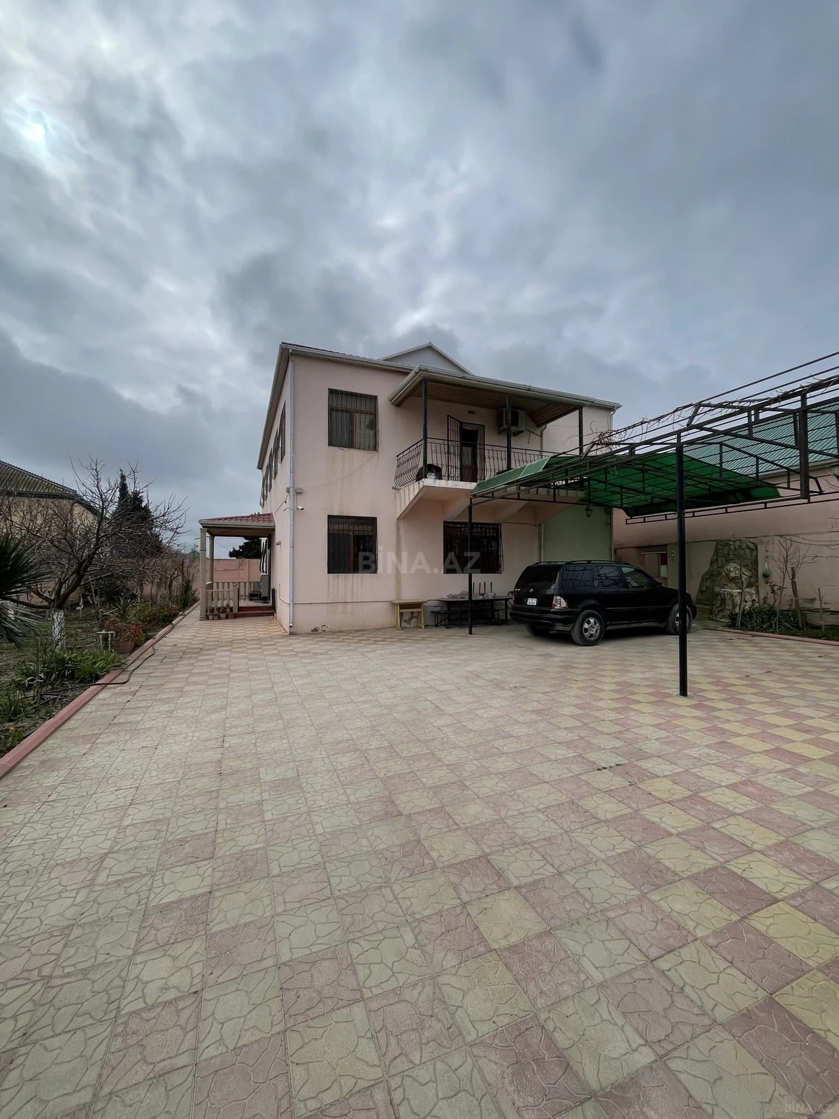 Satılır 7 otaqlı həyət evi 243 m²
