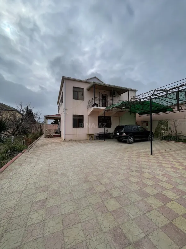 Satılır 7 otaqlı həyət evi 243 m²