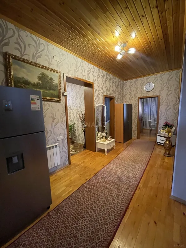 Satılır 7 otaqlı həyət evi 243 m²