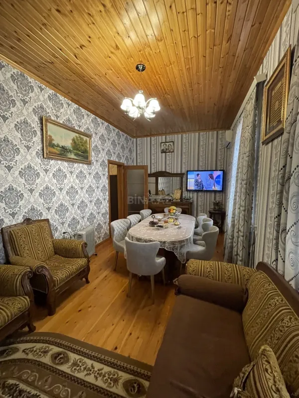 Satılır 7 otaqlı həyət evi 243 m²