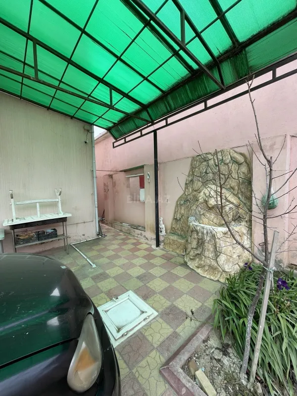 Satılır 7 otaqlı həyət evi 243 m²