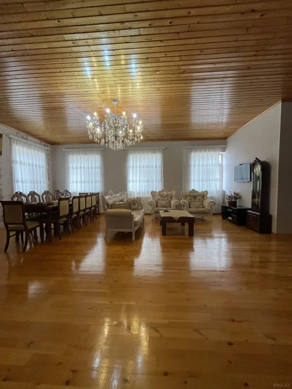 Satılır 7 otaqlı həyət evi 243 m²