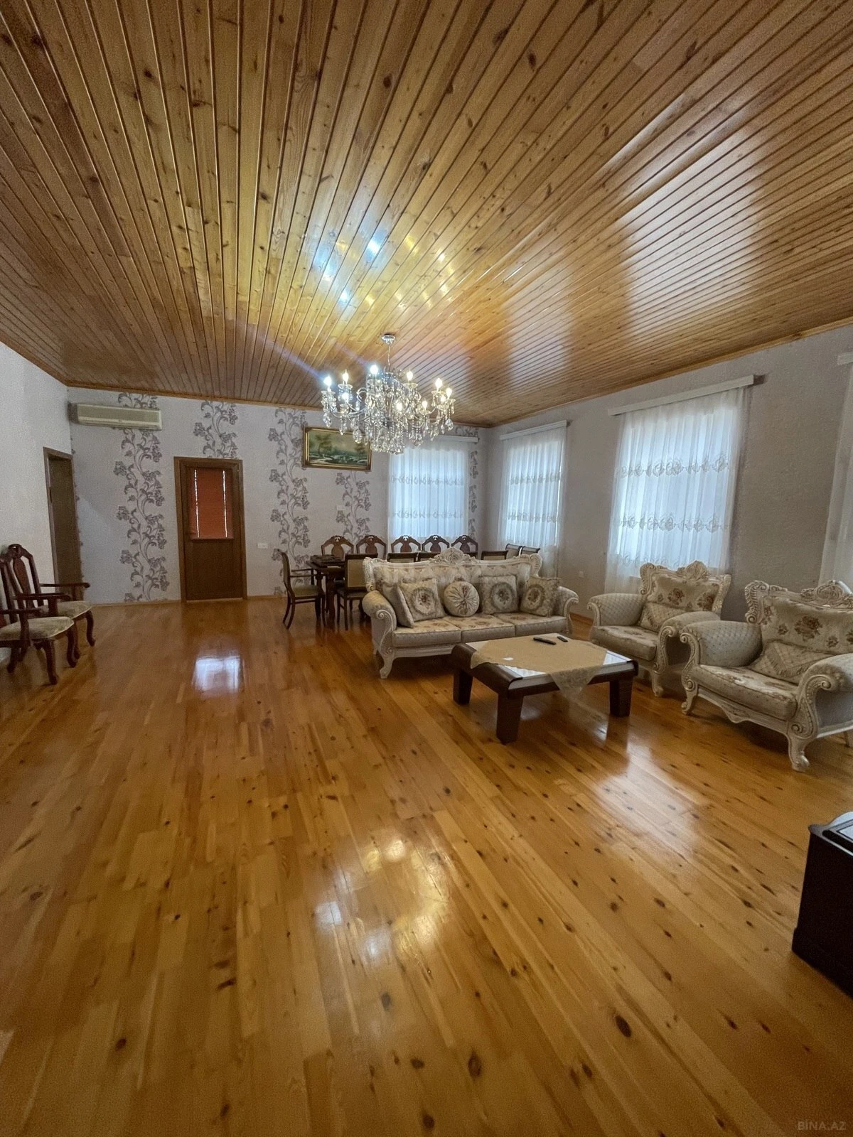 Satılır 7 otaqlı həyət evi 243 m²