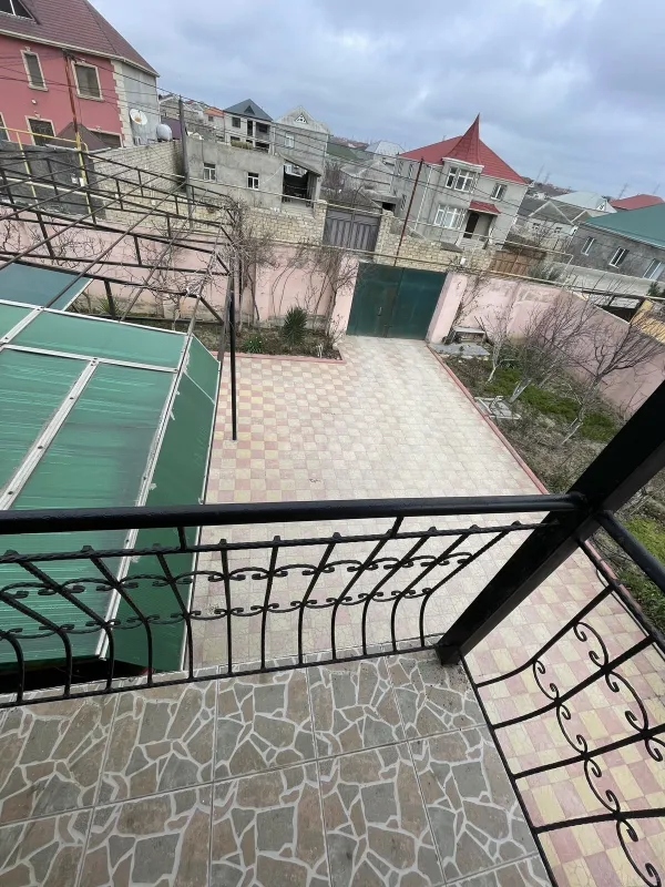 Satılır 7 otaqlı həyət evi 243 m²