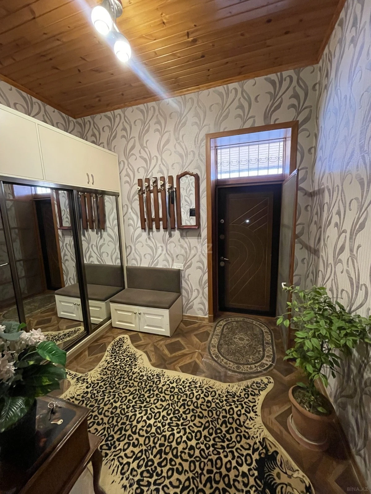 Satılır 7 otaqlı həyət evi 243 m²