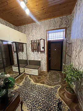 Satılır 7 otaqlı həyət evi 243 m²