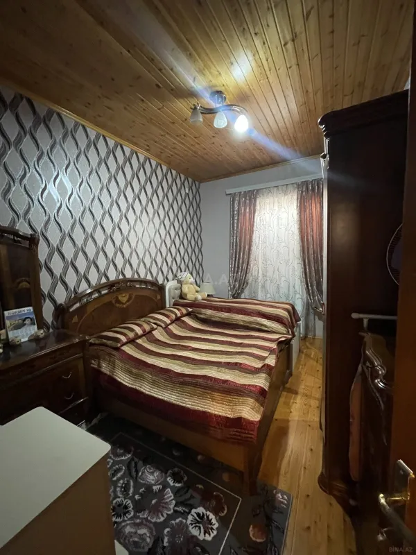 Satılır 7 otaqlı həyət evi 243 m²
