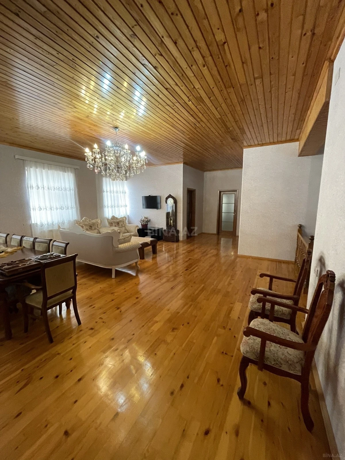 Satılır 7 otaqlı həyət evi 243 m²