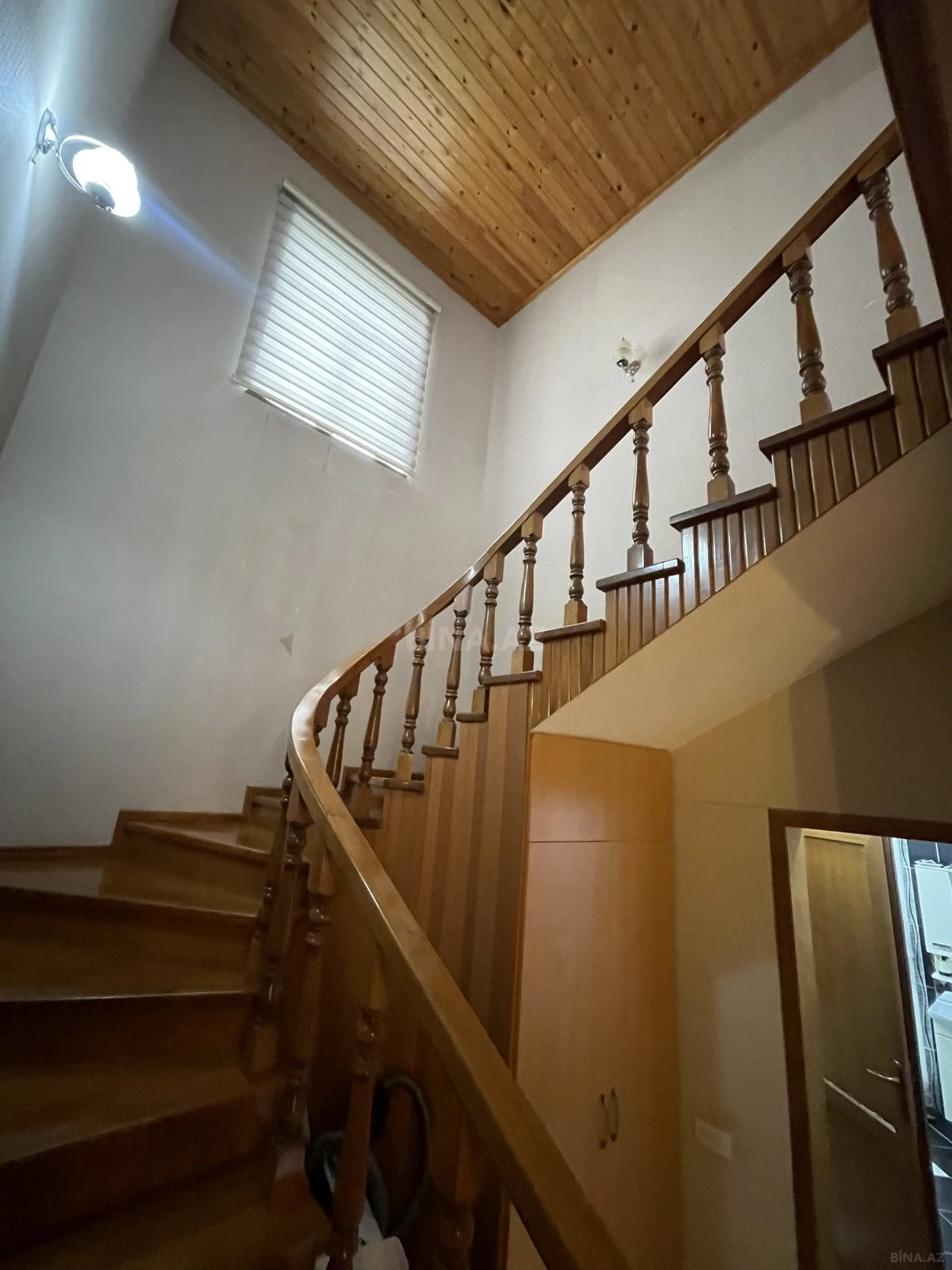 Satılır 7 otaqlı həyət evi 243 m²