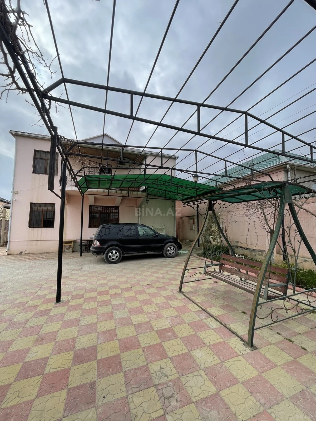 Satılır 7 otaqlı həyət evi 243 m²