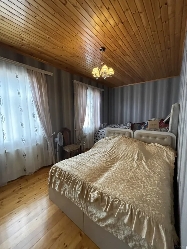 Satılır 7 otaqlı həyət evi 243 m²