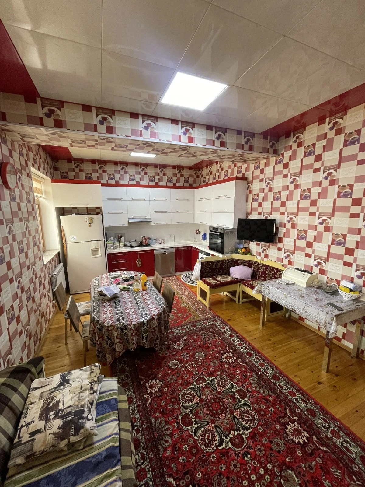 Satılır 7 otaqlı həyət evi 243 m²