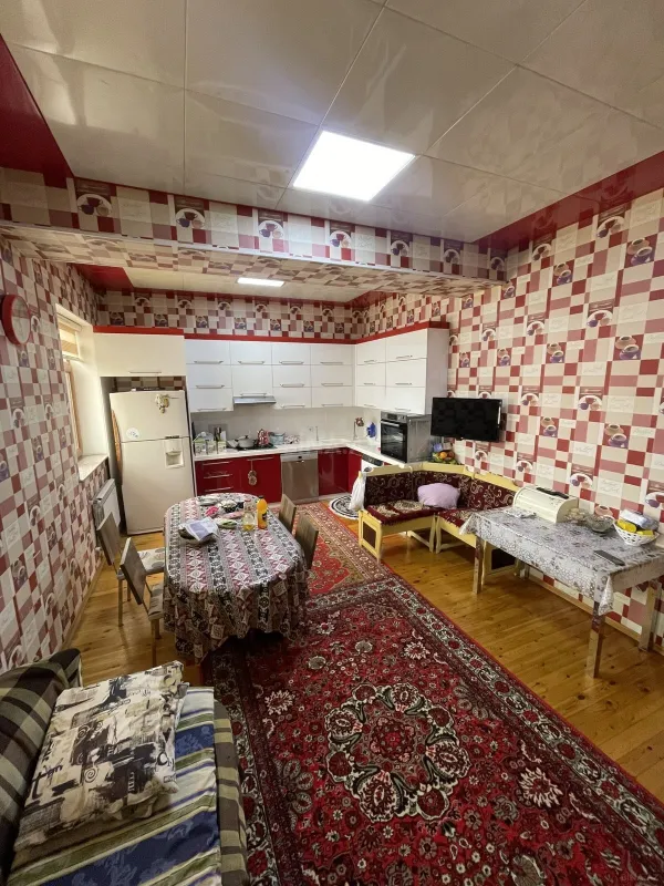 Satılır 7 otaqlı həyət evi 243 m²