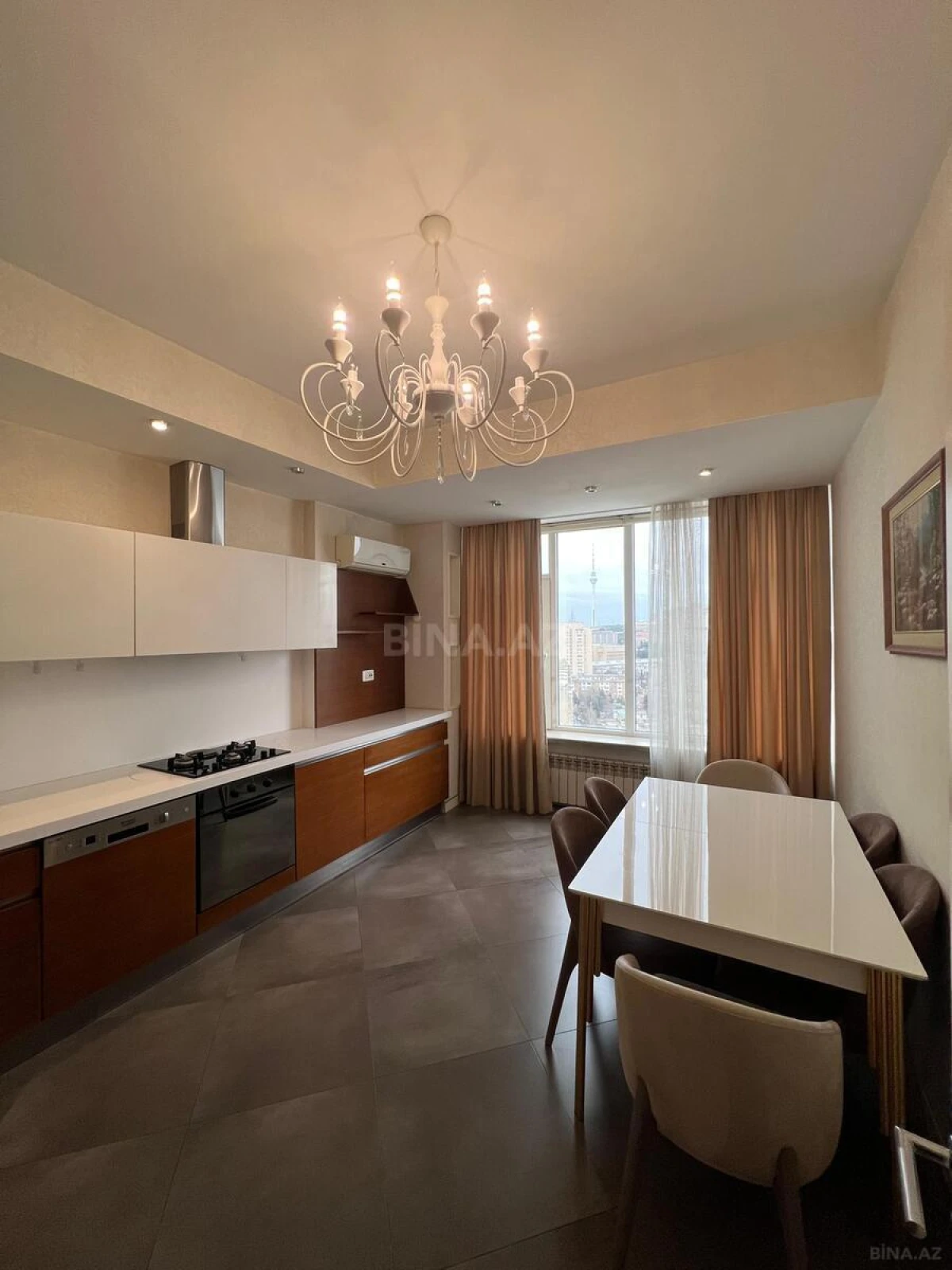 Kirayə verilir 3 otaqlı mənzil 160 m²