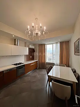 Kirayə verilir 3 otaqlı mənzil 160 m²