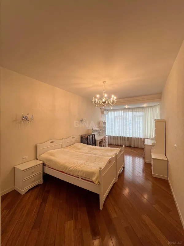 Kirayə verilir 3 otaqlı mənzil 160 m²