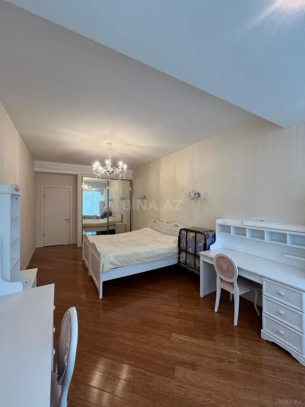 Kirayə verilir 3 otaqlı mənzil 160 m²