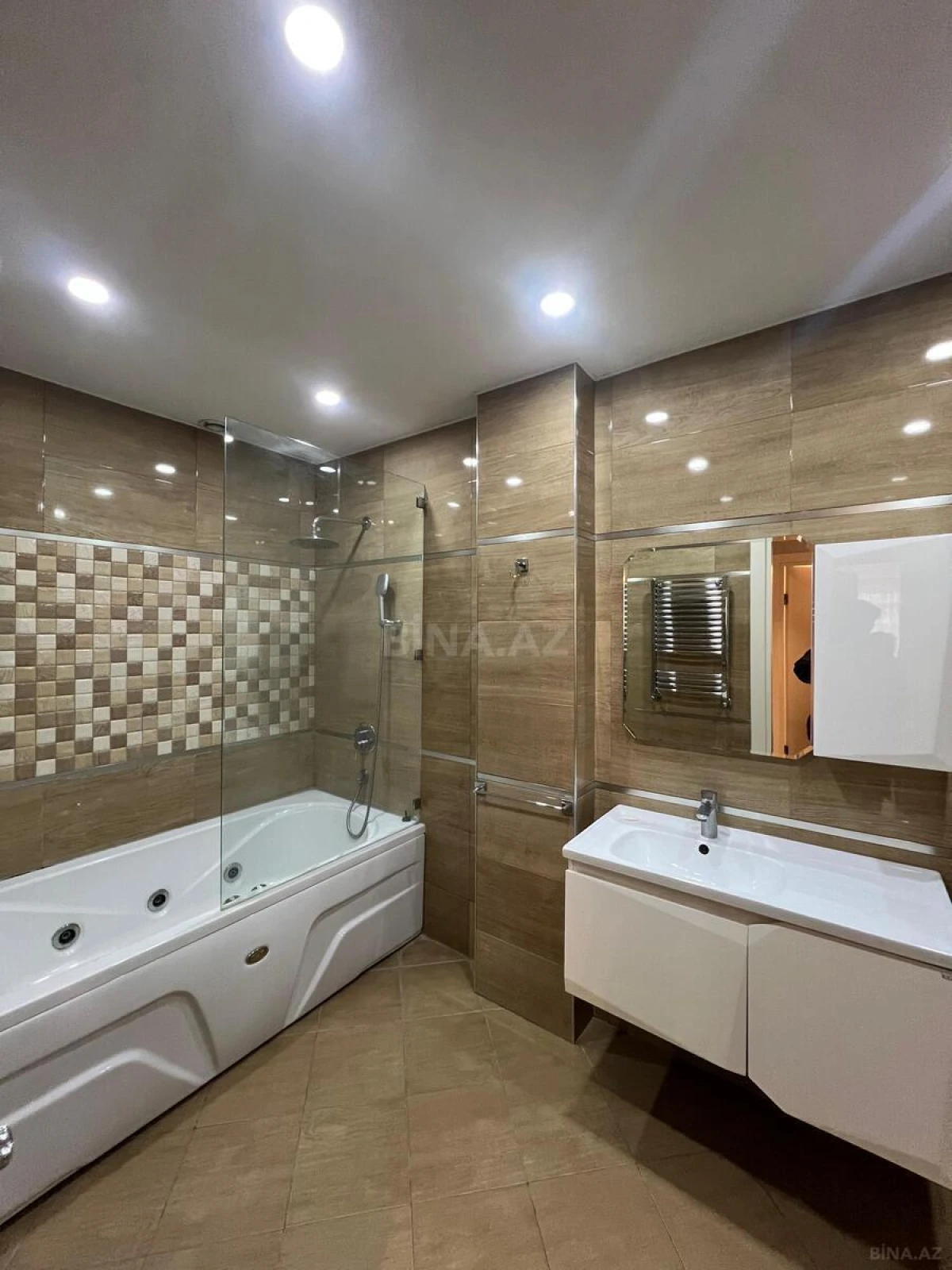 Kirayə verilir 3 otaqlı mənzil 160 m²