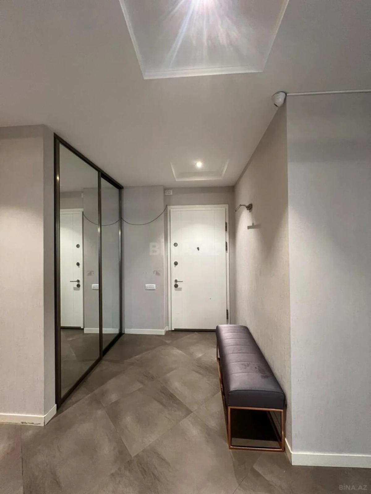 Kirayə verilir 3 otaqlı mənzil 160 m²