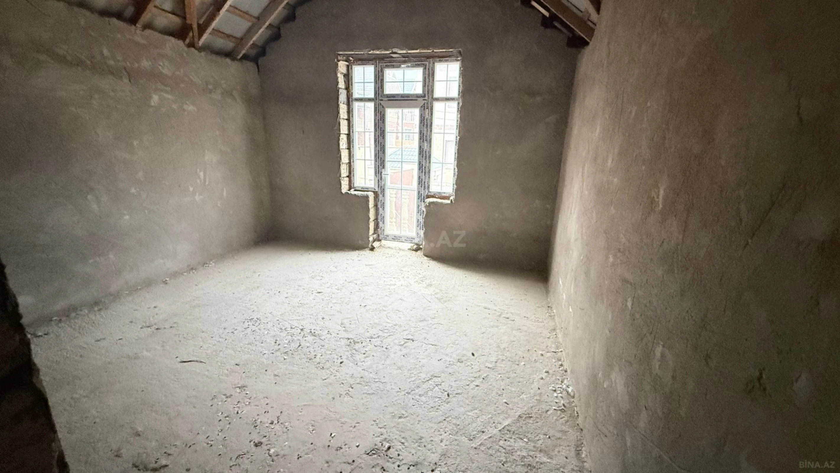 Satılır 5 otaqlı həyət evi 140 m²