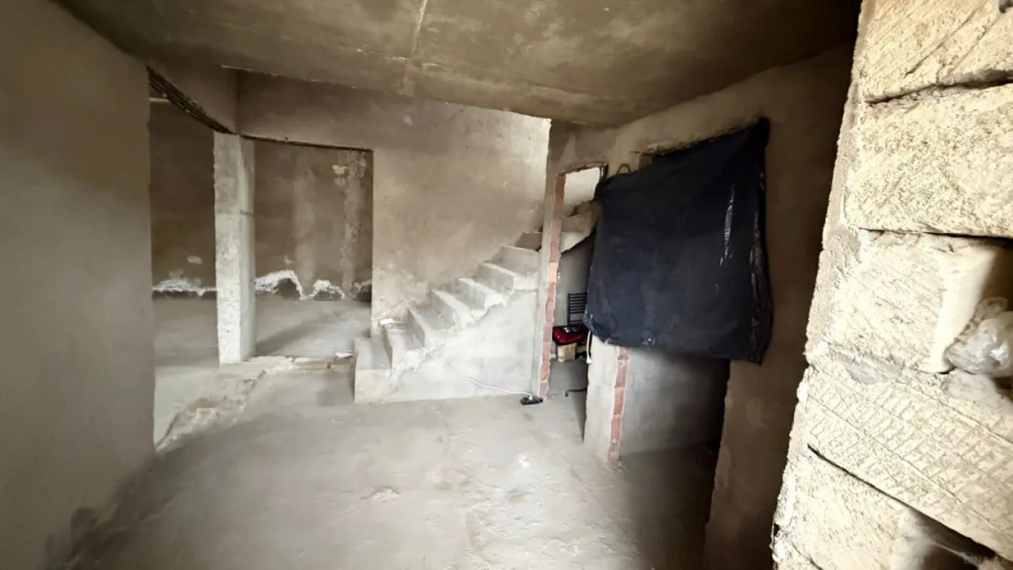 Satılır 5 otaqlı həyət evi 140 m²