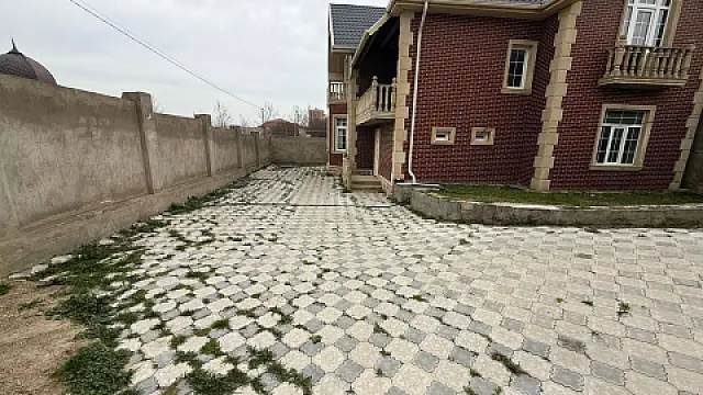 Satılır 5 otaqlı həyət evi 140 m²