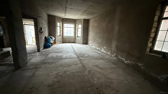 Satılır 5 otaqlı həyət evi 140 m²