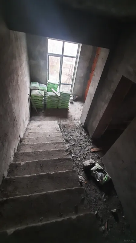 Satılır 7 otaqlı həyət evi 260 m²