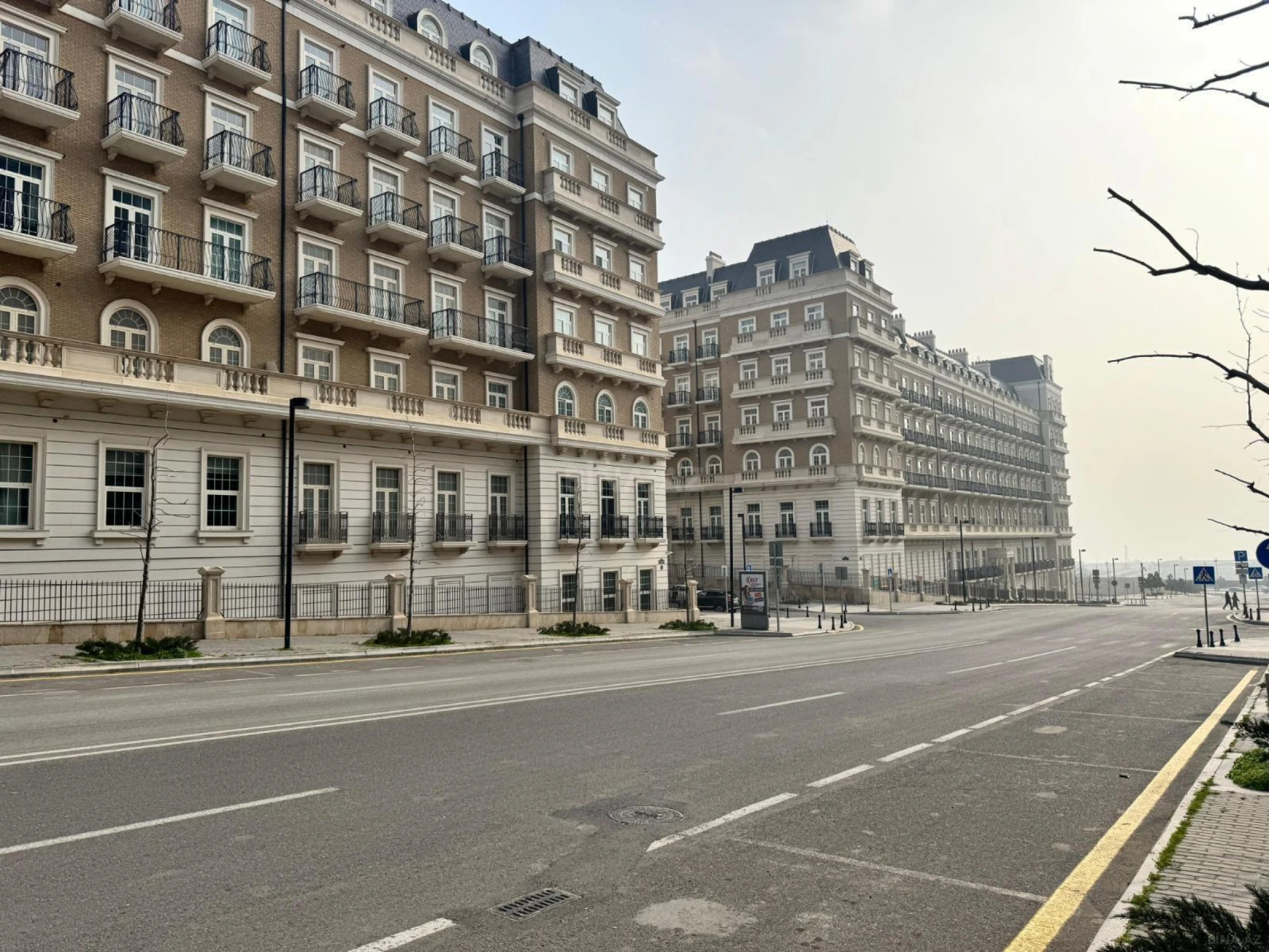 Satılır 4 otaqlı mənzil 132 m²