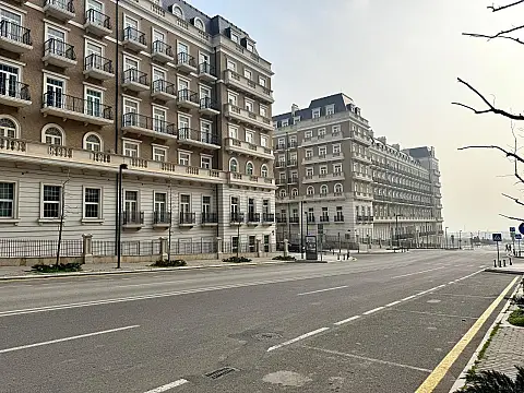 Satılır 4 otaqlı mənzil 132 m²