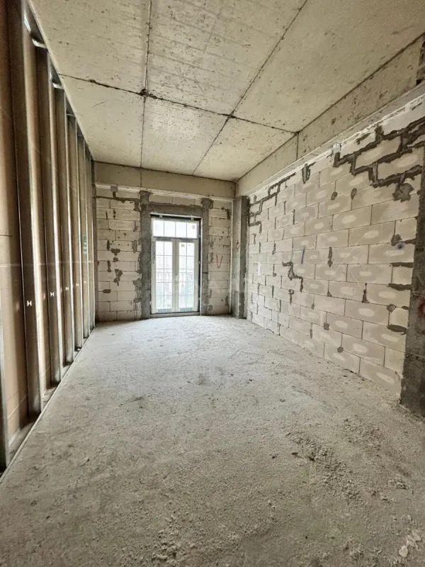 Satılır 4 otaqlı mənzil 132 m²