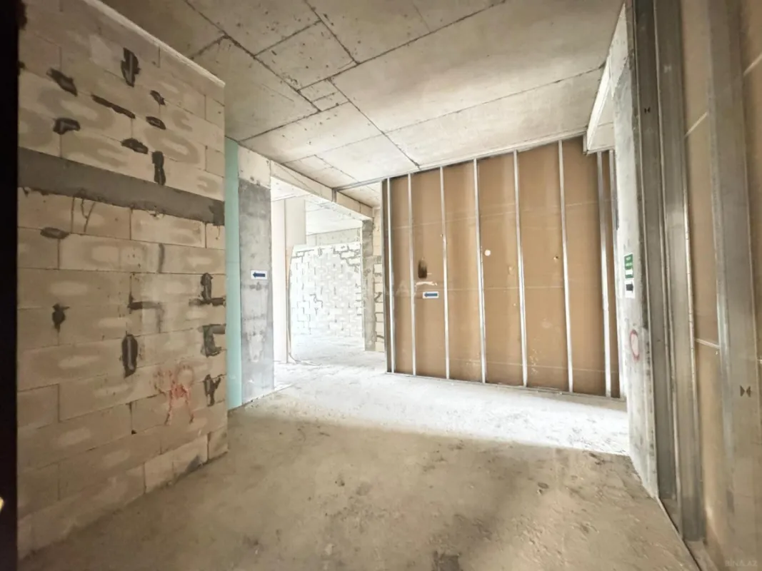 Satılır 4 otaqlı mənzil 132 m²