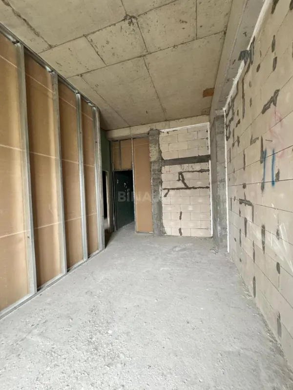 Satılır 4 otaqlı mənzil 132 m²