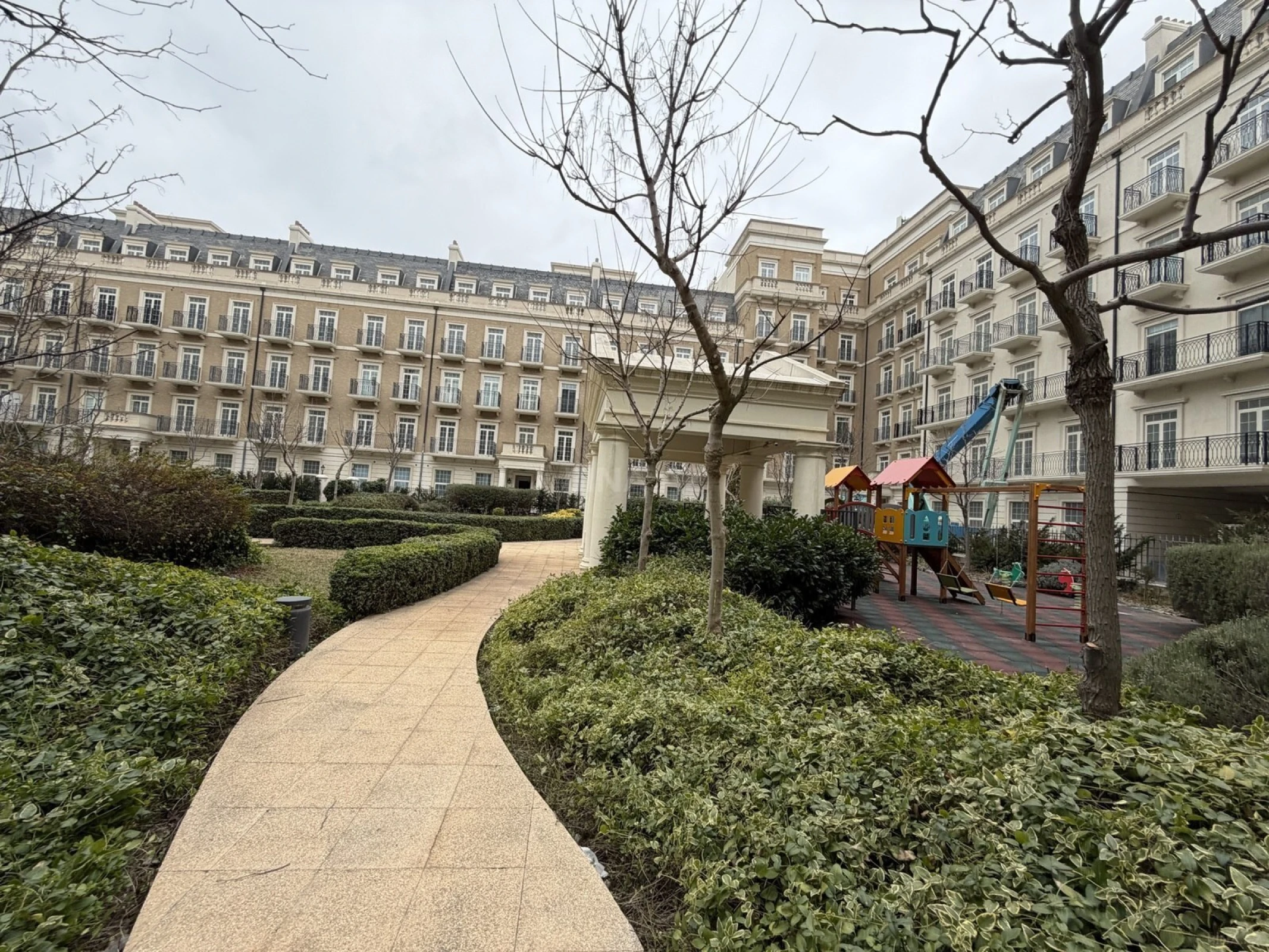 Satılır 3 otaqlı mənzil 96 m²