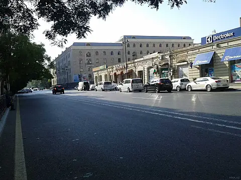 Satılır 3 otaqlı mənzil 175 m²