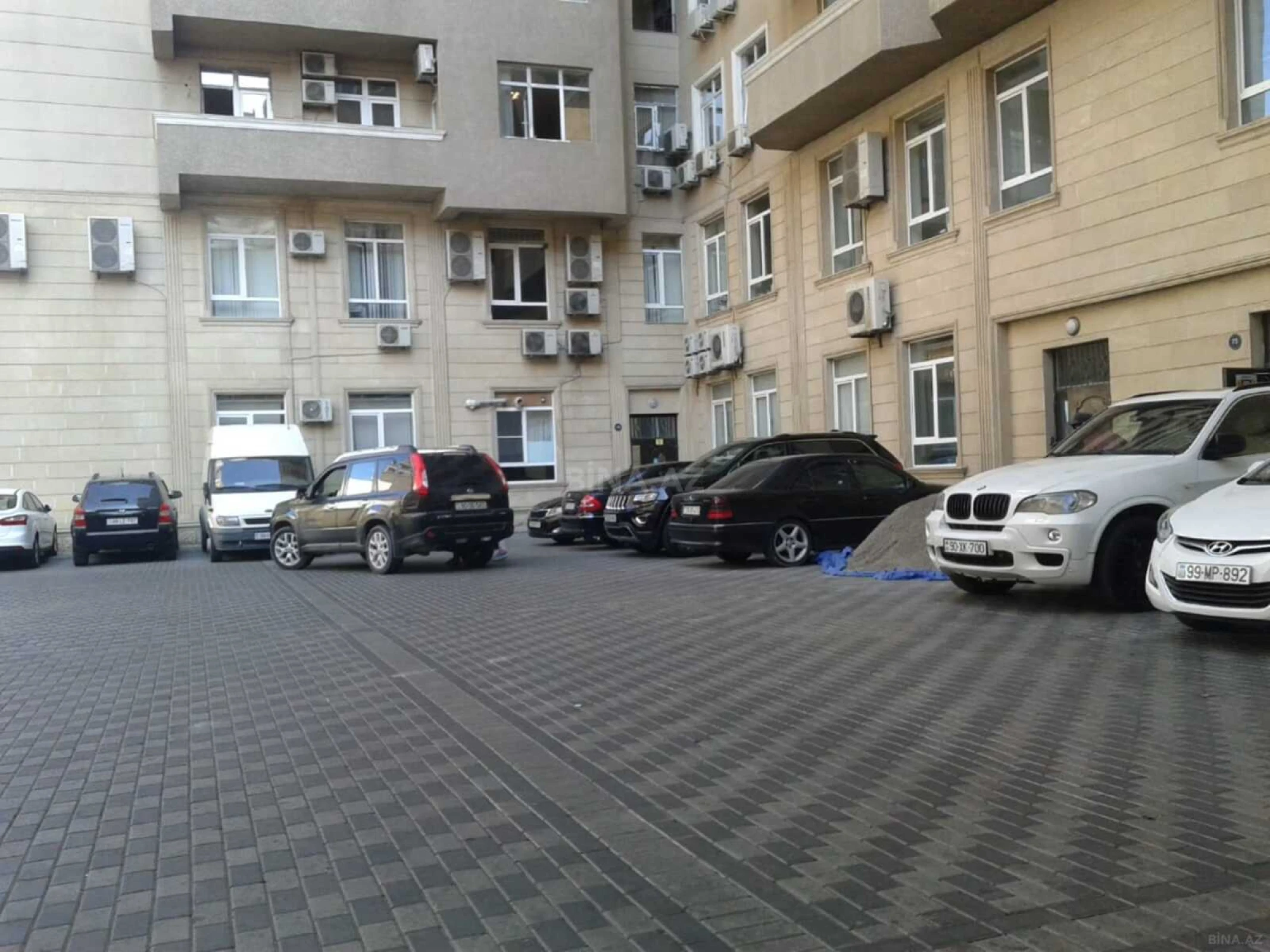Satılır 3 otaqlı mənzil 175 m²