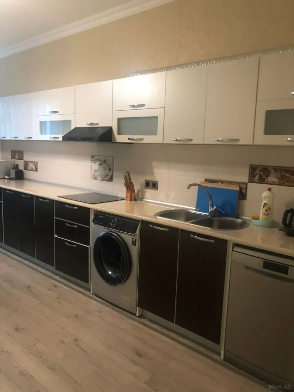 Satılır 3 otaqlı mənzil 175 m²