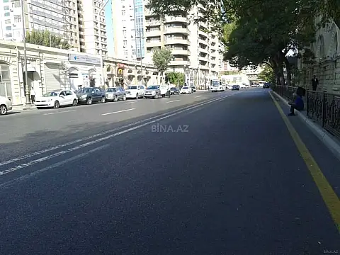 Satılır 3 otaqlı mənzil 175 m²