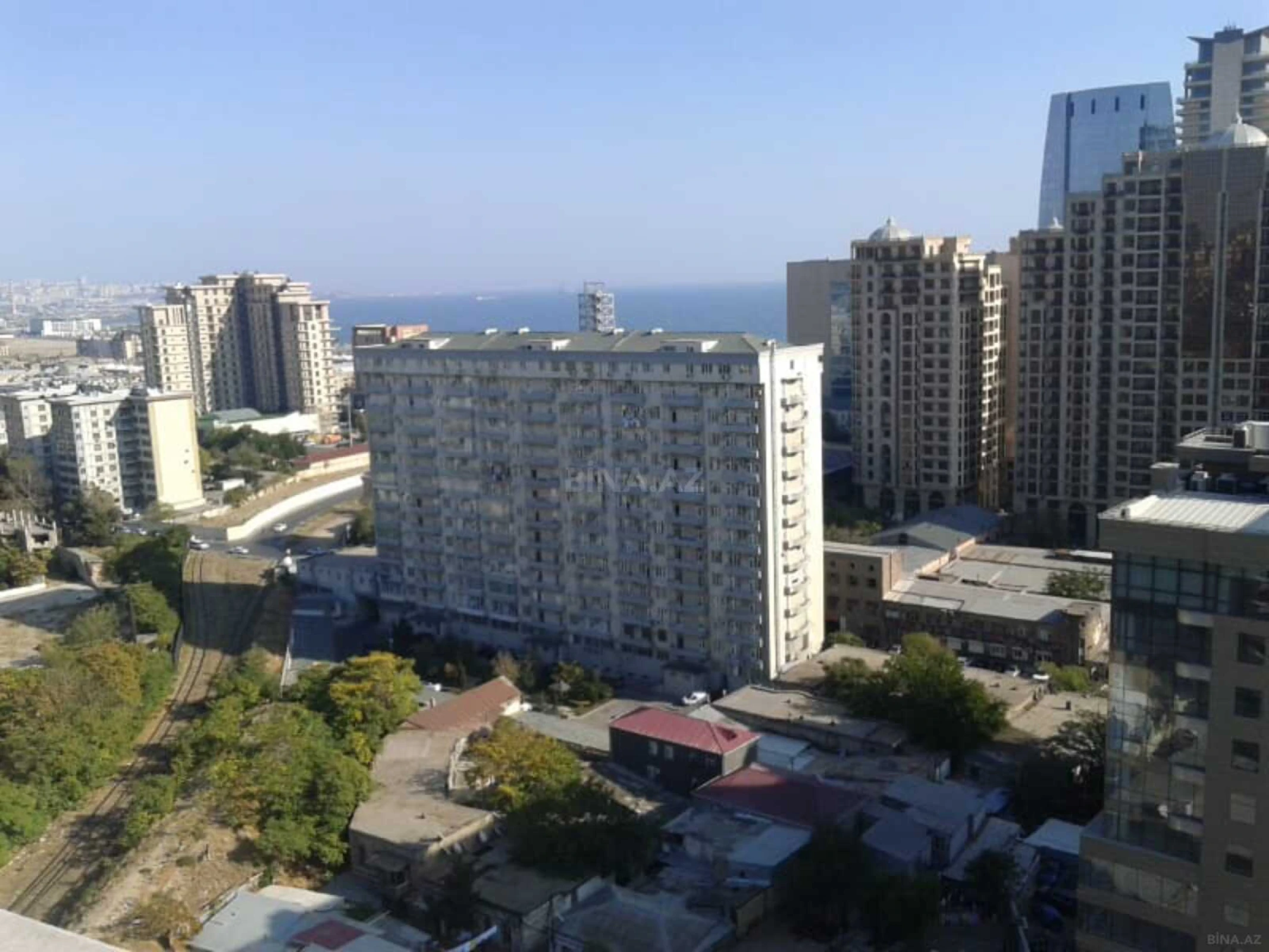Satılır 3 otaqlı mənzil 175 m²