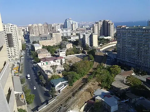 Satılır 3 otaqlı mənzil 175 m²