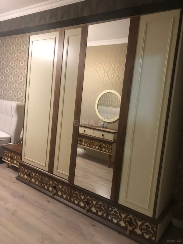 Satılır 3 otaqlı mənzil 175 m²