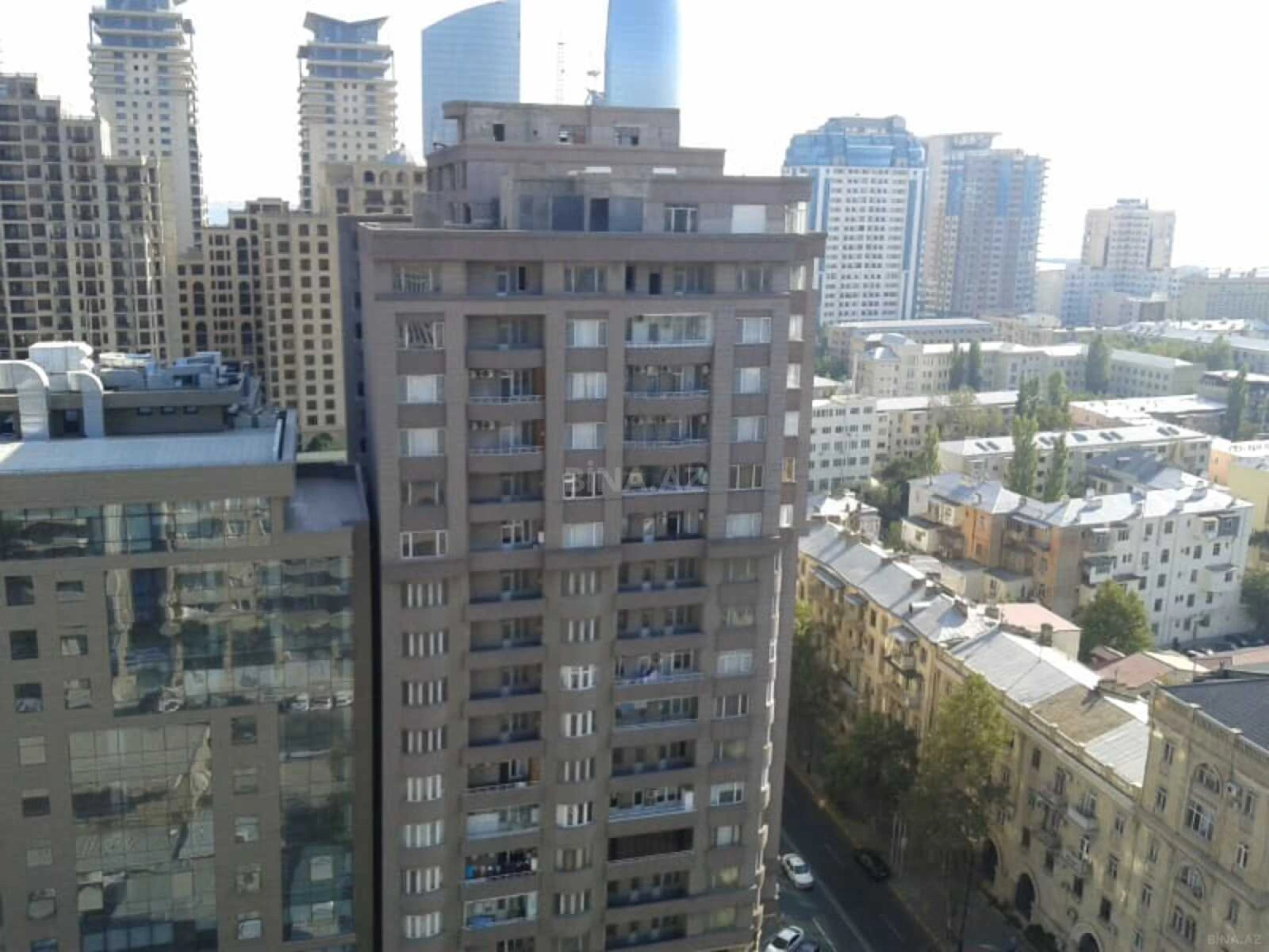 Satılır 3 otaqlı mənzil 175 m²