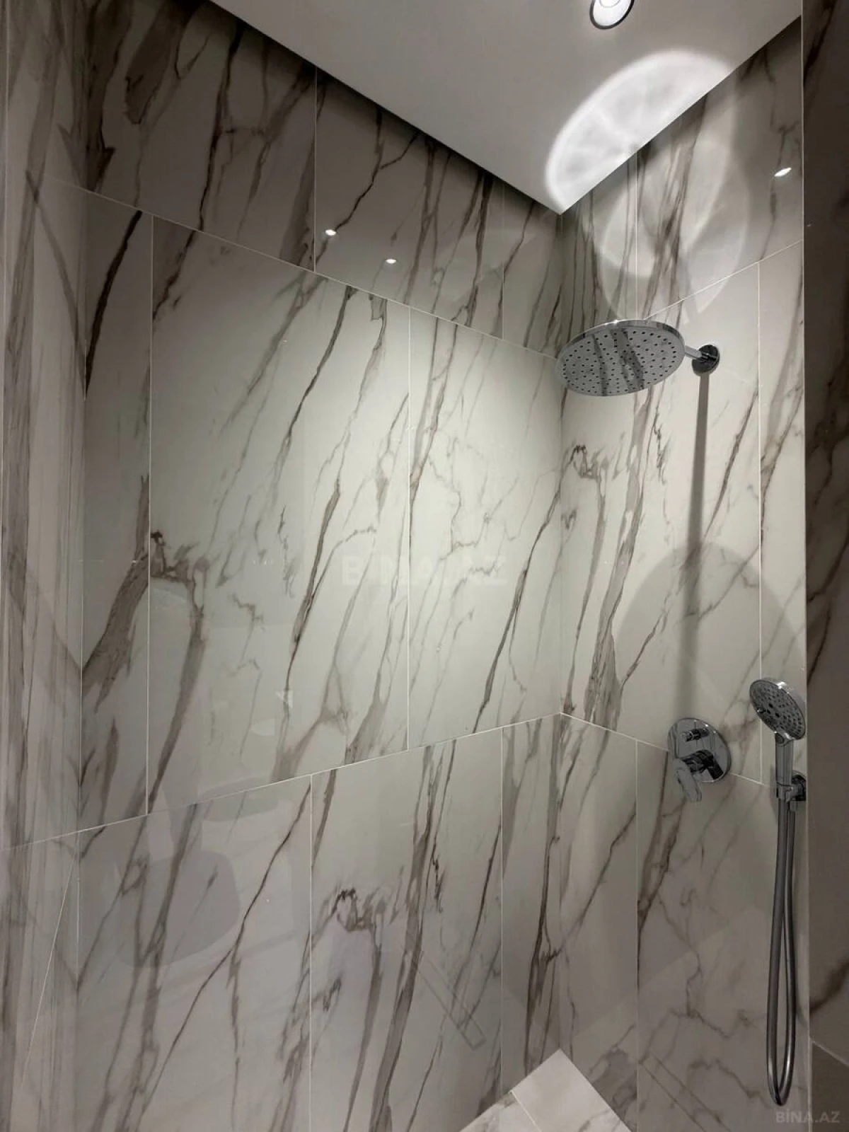 Satılır 3 otaqlı mənzil 108 m²