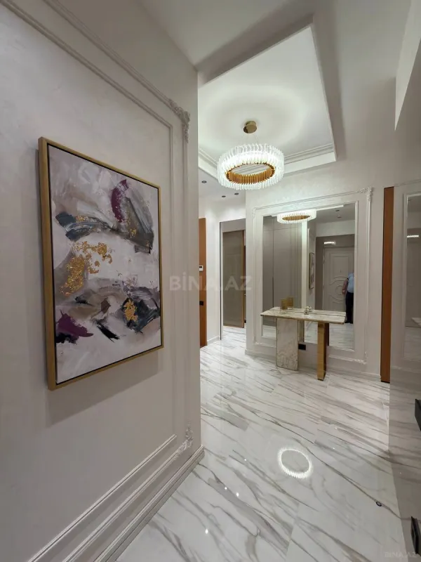 Satılır 3 otaqlı mənzil 108 m²