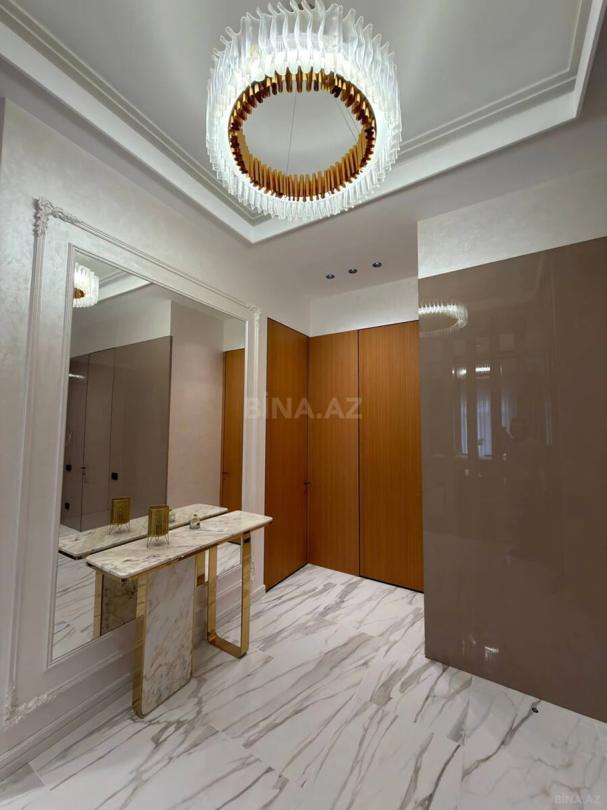 Satılır 3 otaqlı mənzil 108 m²