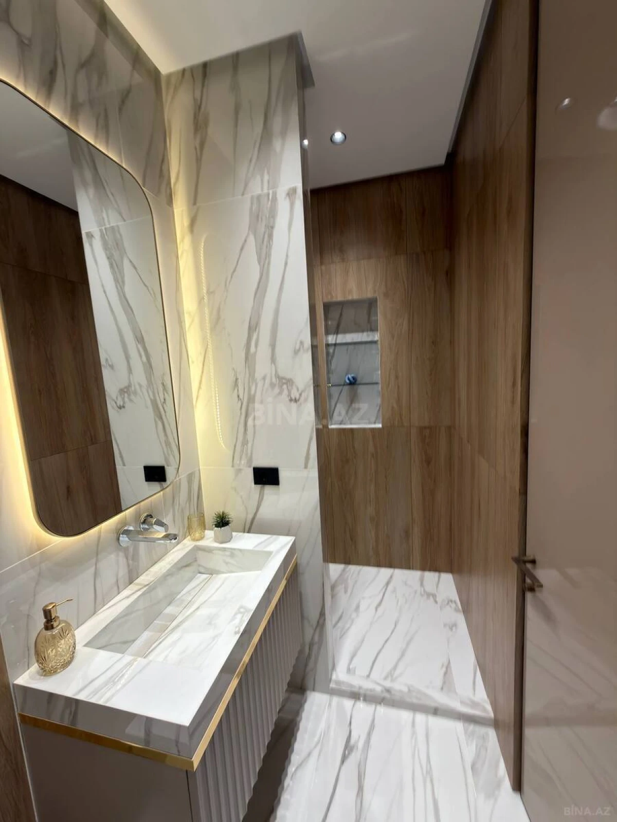Satılır 3 otaqlı mənzil 108 m²