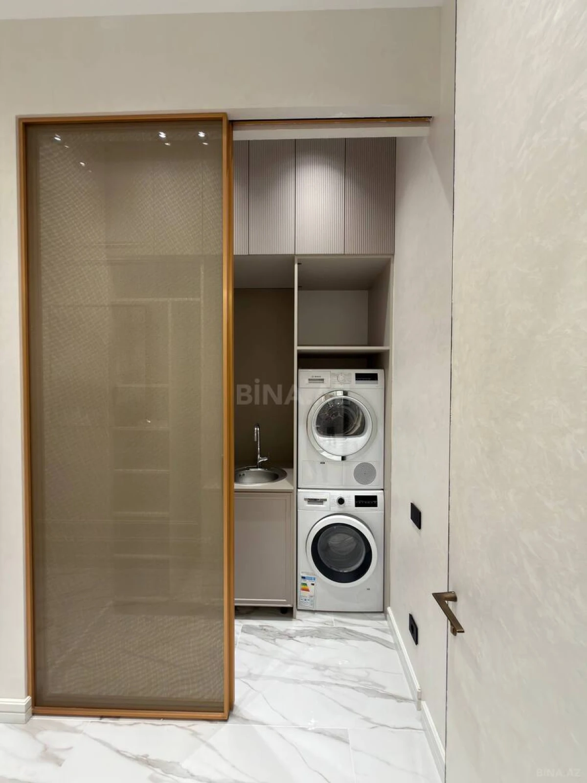 Satılır 3 otaqlı mənzil 108 m²