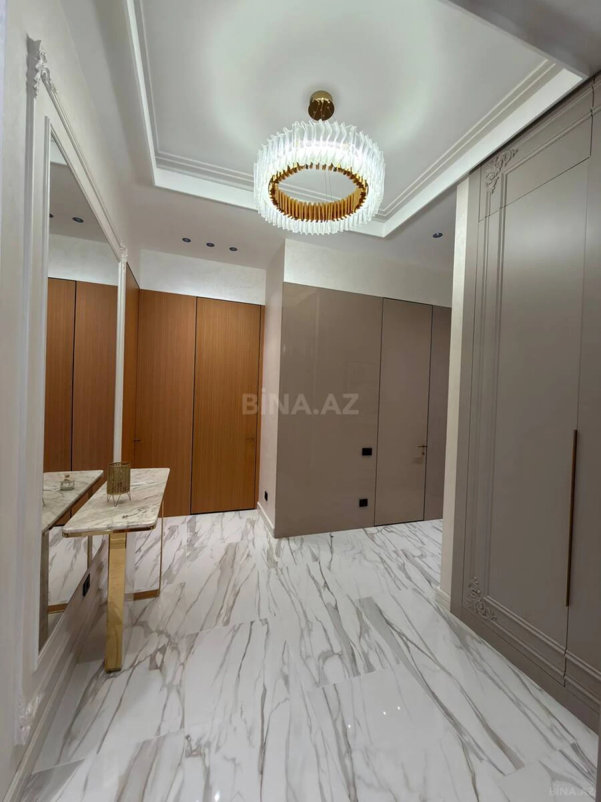 Satılır 3 otaqlı mənzil 108 m²