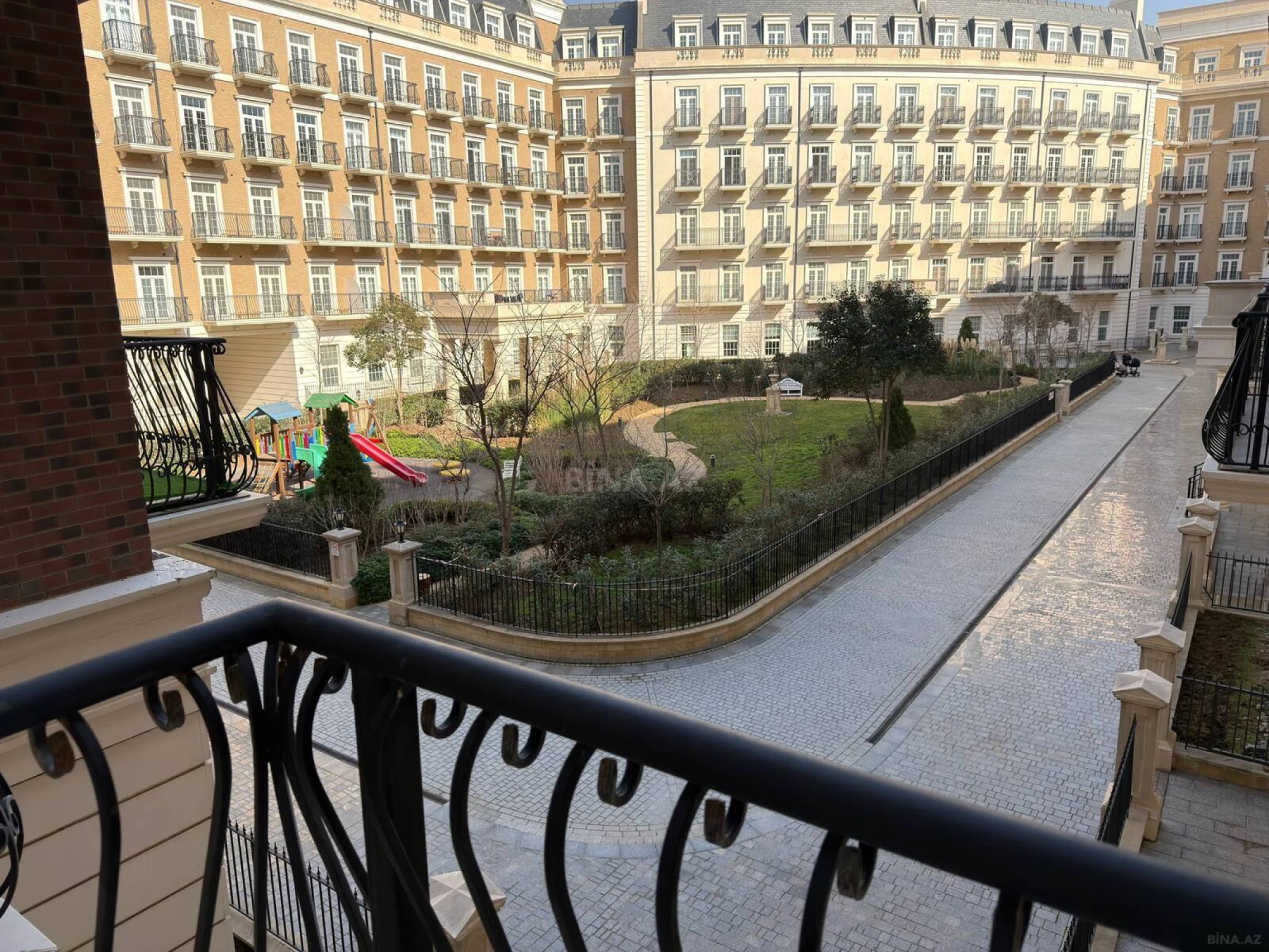 Satılır 3 otaqlı mənzil 108 m²