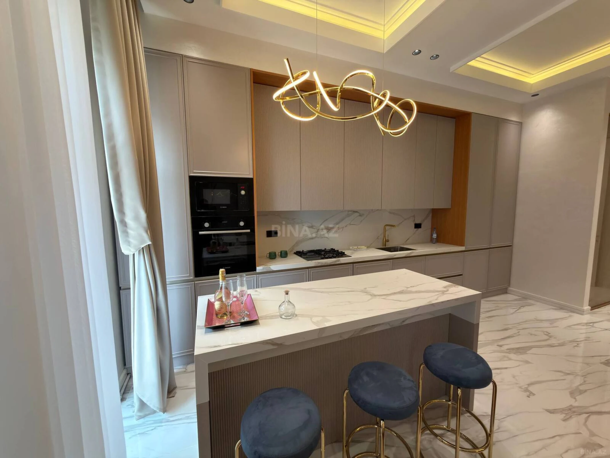 Satılır 3 otaqlı mənzil 108 m²